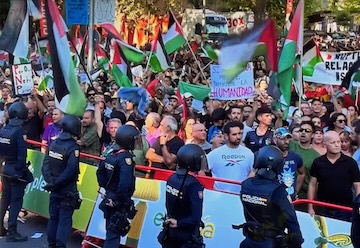 Protesters at 2025 Vuelta a Espana